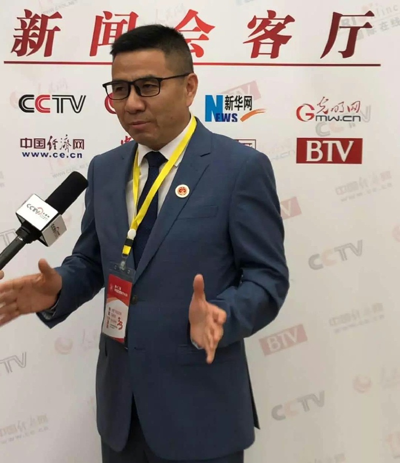 祝賀伊盾門窗董事長張龍偉榮獲“中國管理創(chuàng)新十大杰出人物”稱號！04