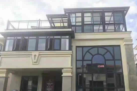 門窗加盟代理，應(yīng)該如何選擇適合自己的品牌來(lái)賺錢？